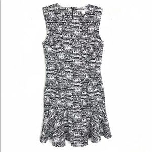 Diane Von Furstenberg DVF Jaelyn black & white print sleeveless dress
Size 6